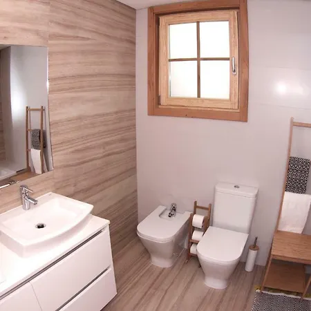 Oporto Surf Lodge